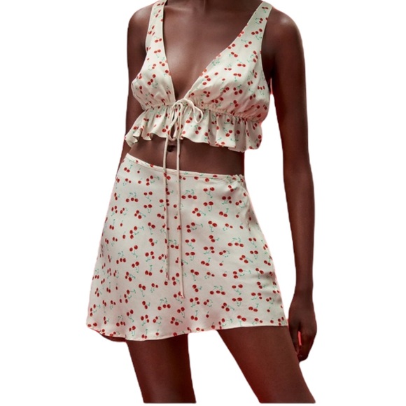 🍒 ZARA Satin Effect Cherry Print Mini Skirt 🍒 - Picture 5 of 5